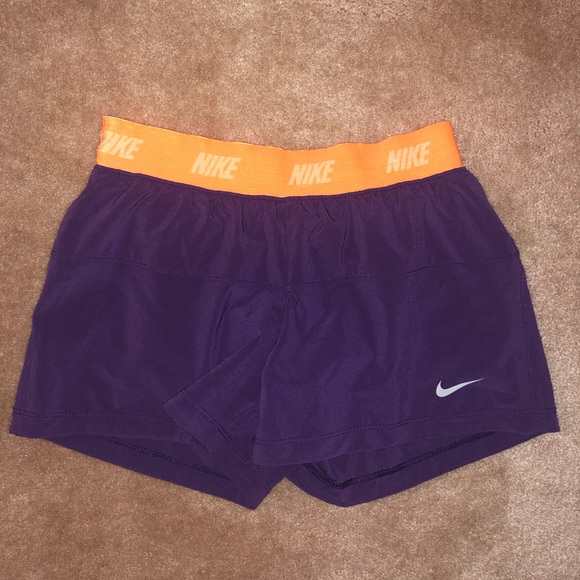 Girls’ Matching Nike Athletic Set - Picture 2 of 8
